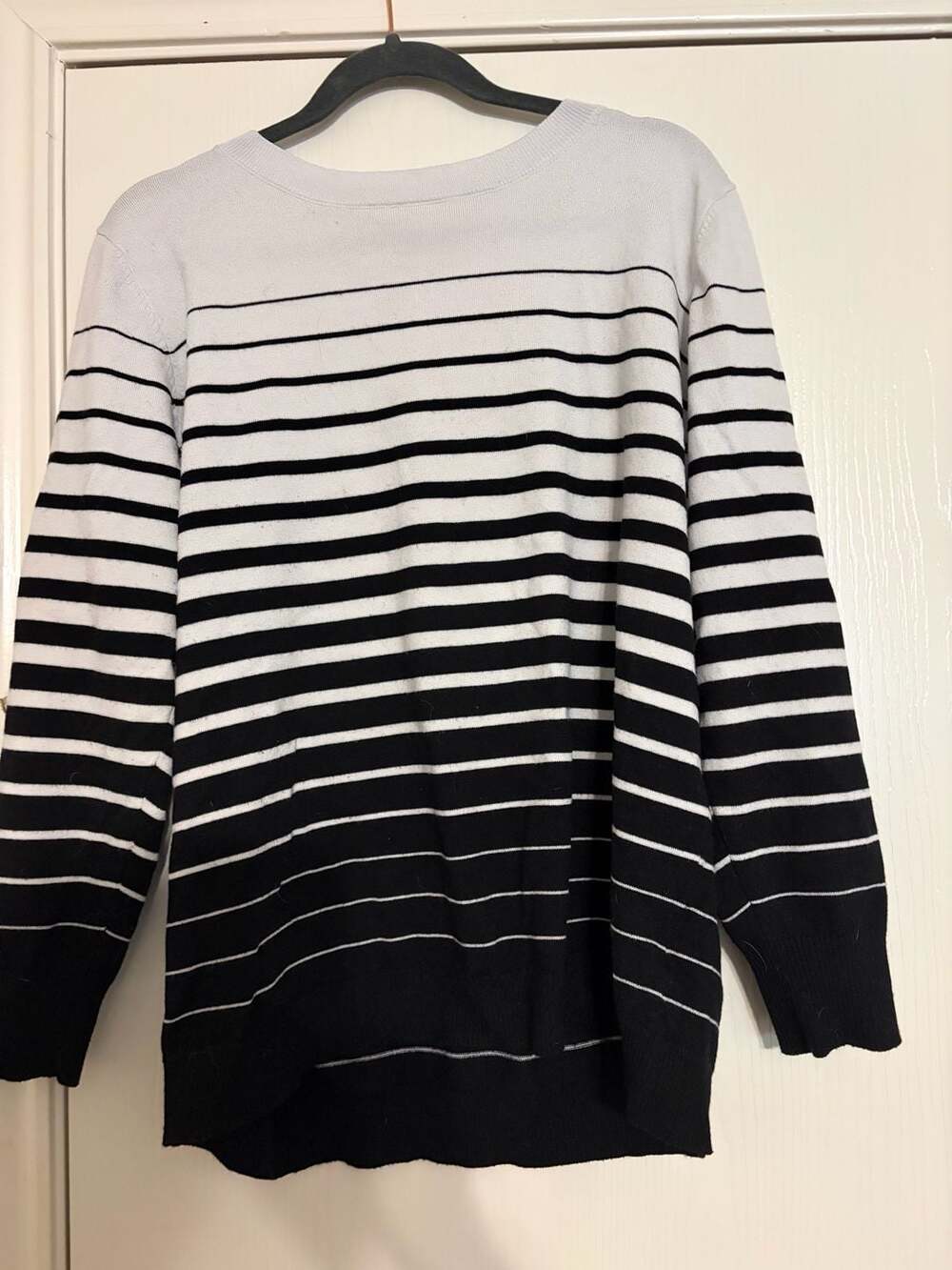 BloomChic Women's Black and White Striped Crew Neck Long Sleeve Sweater